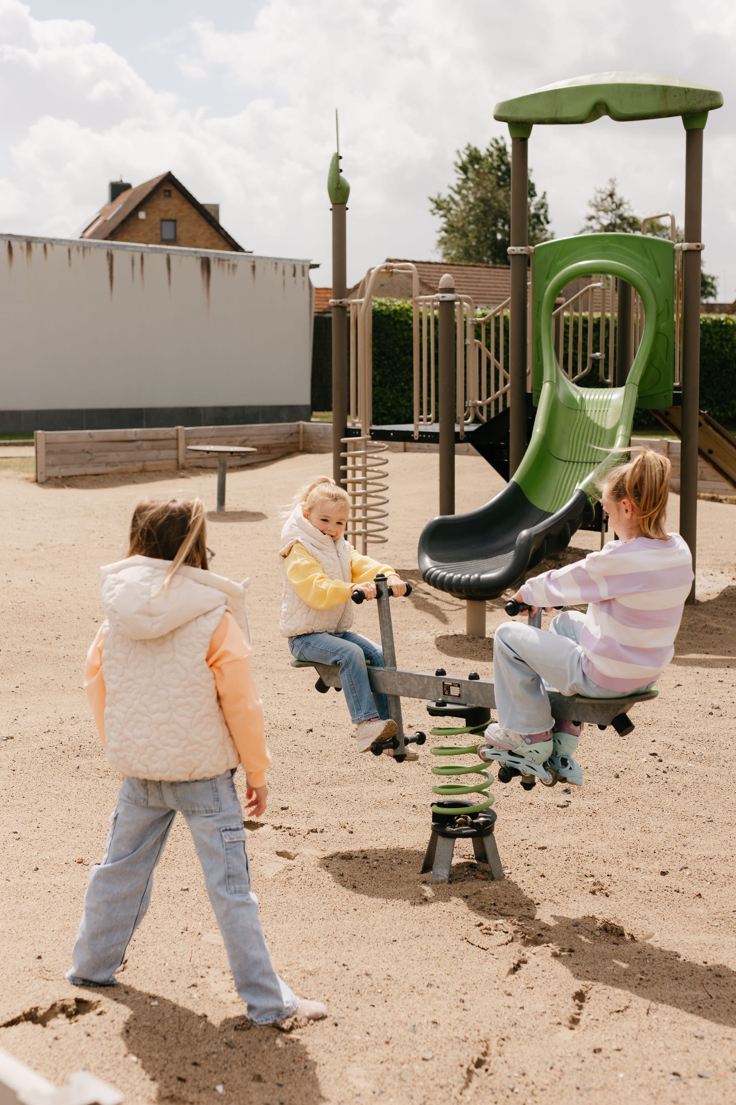 Kinderen op de speeltuin in Marinapark Westende